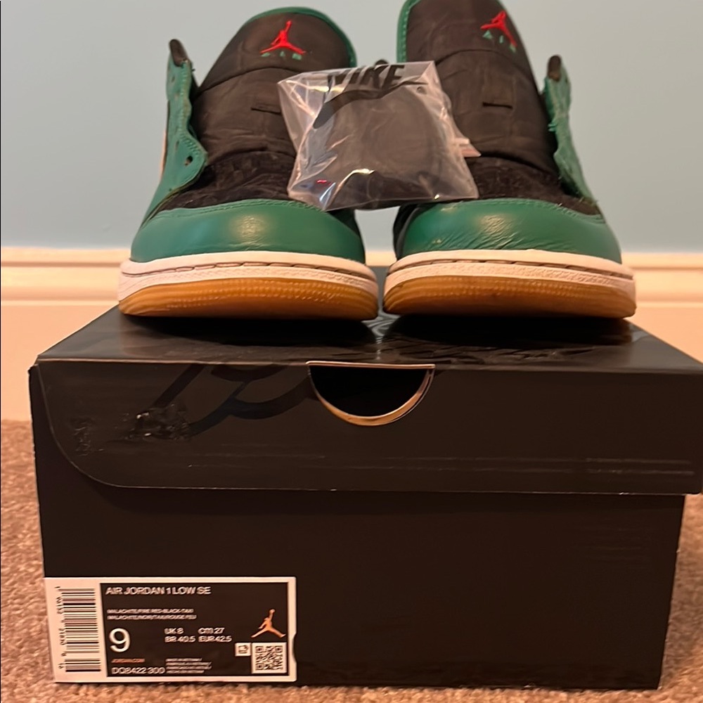 Nike Green and Black Sneakers with Classic Skateboarding Silhouette